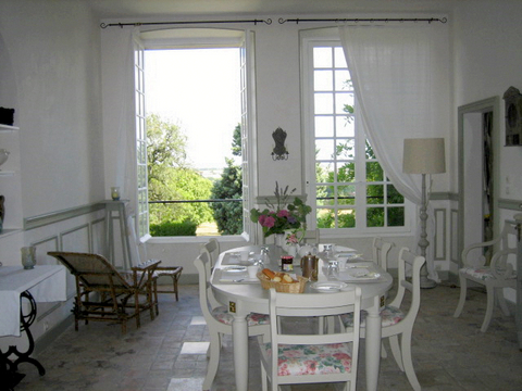 Organic dinner bed and breakfast loire valley chateaux